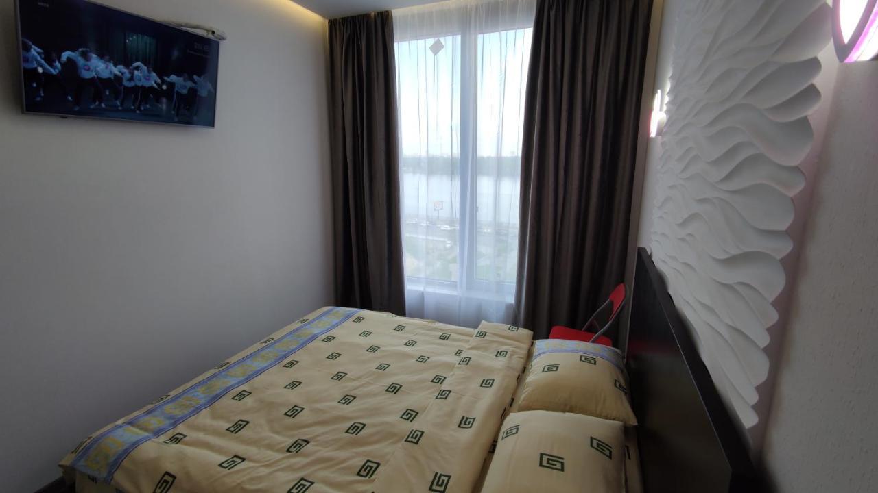 Rybalsky Studio Apartment Dnipro View Kiev Luaran gambar
