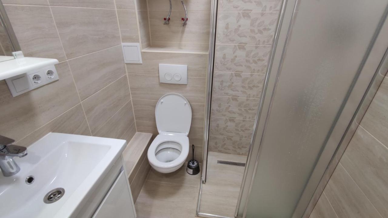 Rybalsky Studio Apartment Dnipro View Kiev Luaran gambar