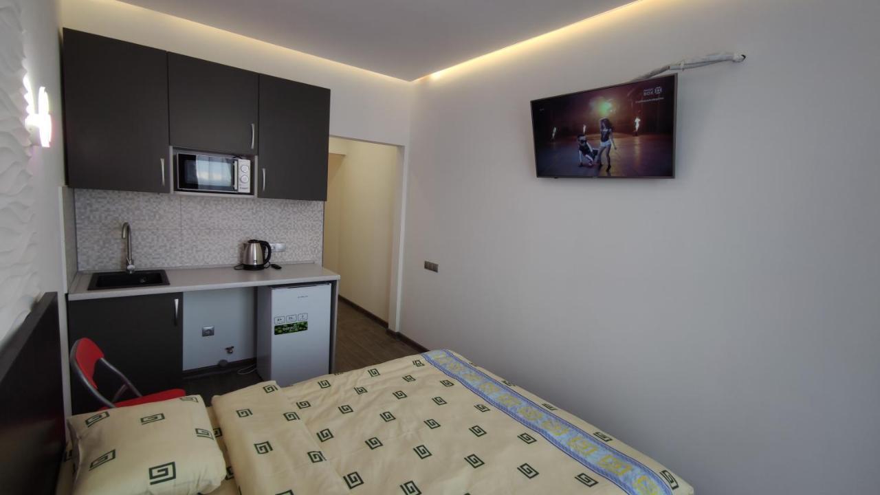 Rybalsky Studio Apartment Dnipro View Kiev Luaran gambar