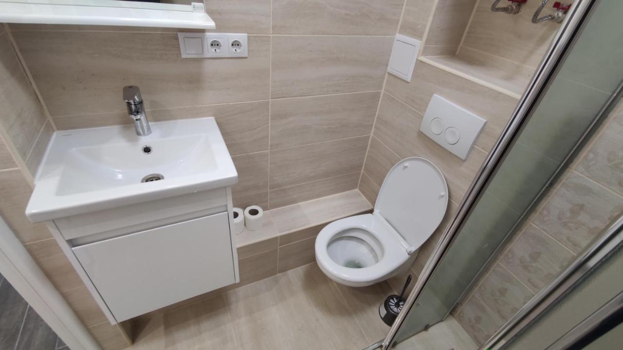Rybalsky Studio Apartment Dnipro View Kiev Luaran gambar