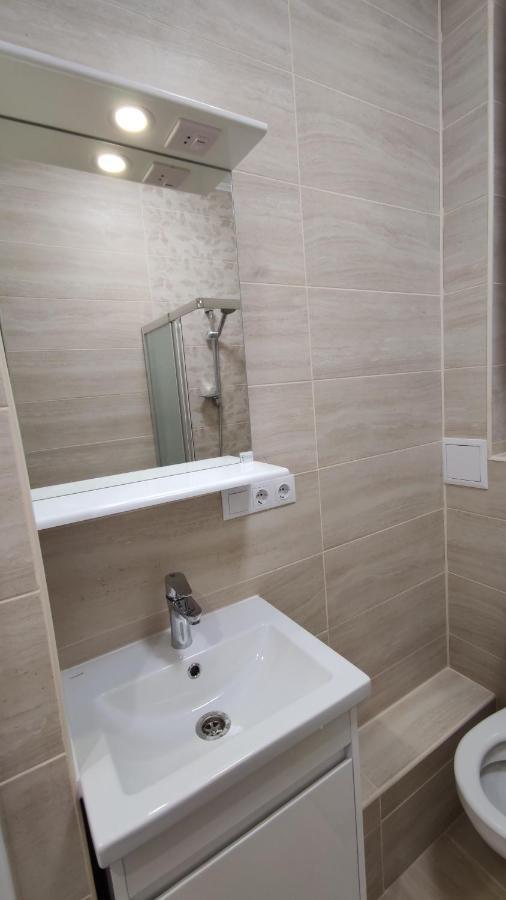 Rybalsky Studio Apartment Dnipro View Kiev Luaran gambar