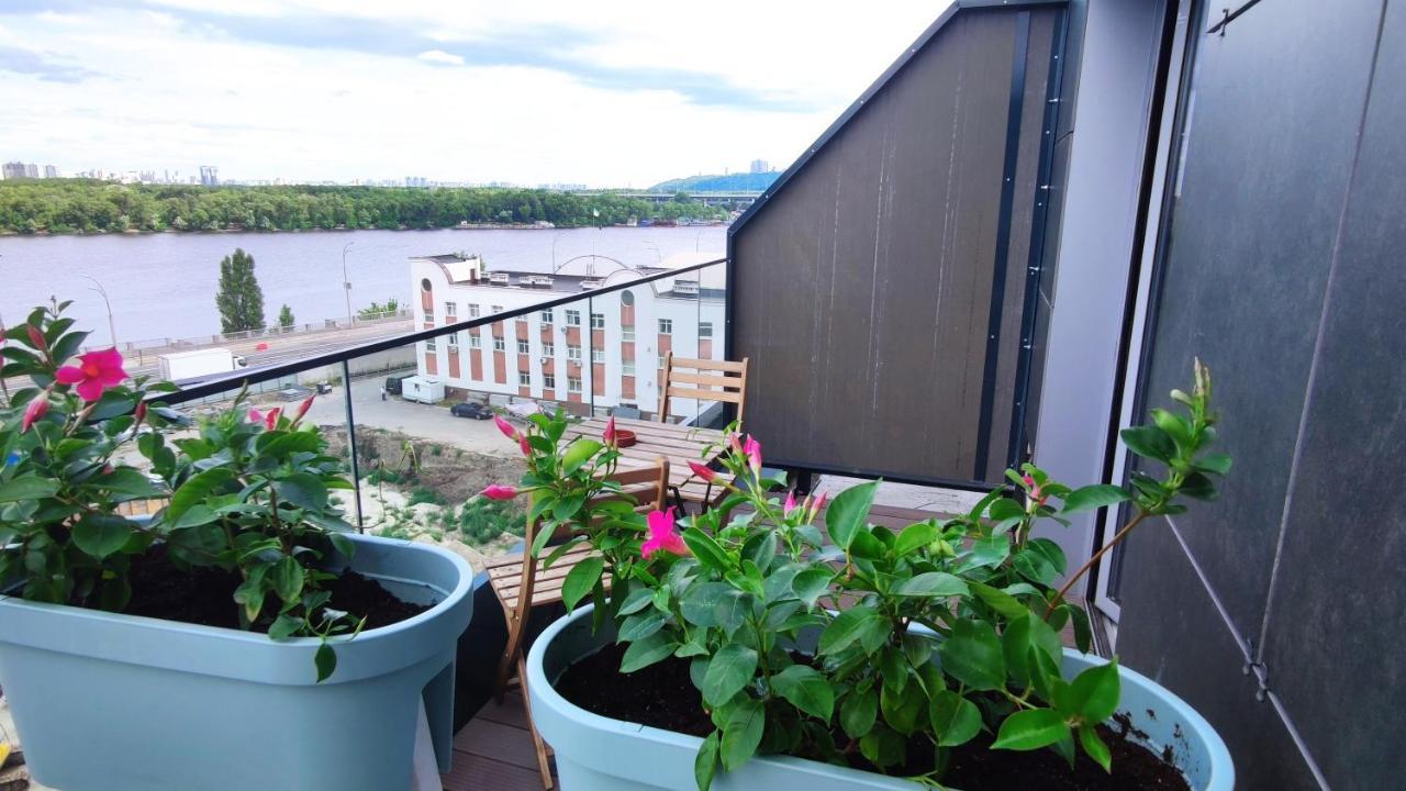 Rybalsky Studio Apartment Dnipro View Kiev Luaran gambar