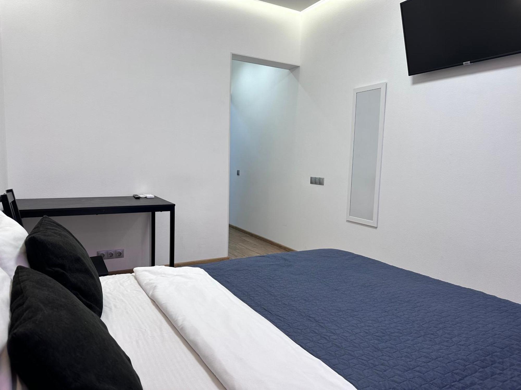 Rybalsky Studio Apartment Dnipro View Kiev Luaran gambar